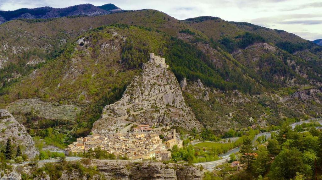 L'Orbitelle Lägenhet Entrevaux Exteriör bild