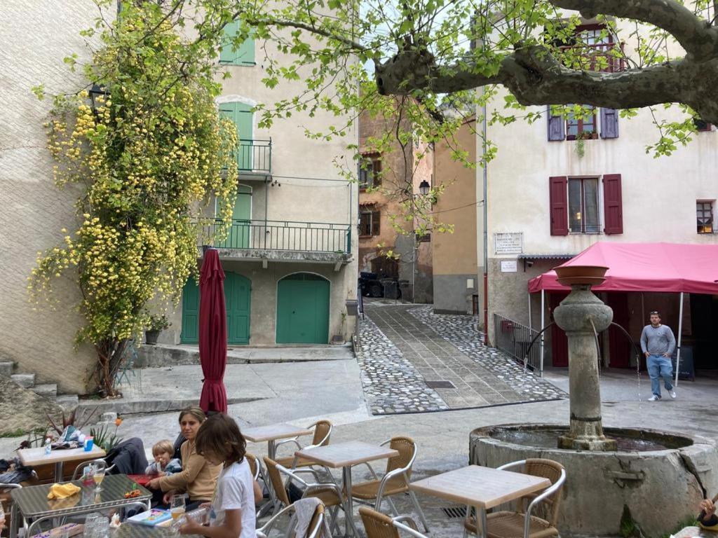 L'Orbitelle Lägenhet Entrevaux Exteriör bild