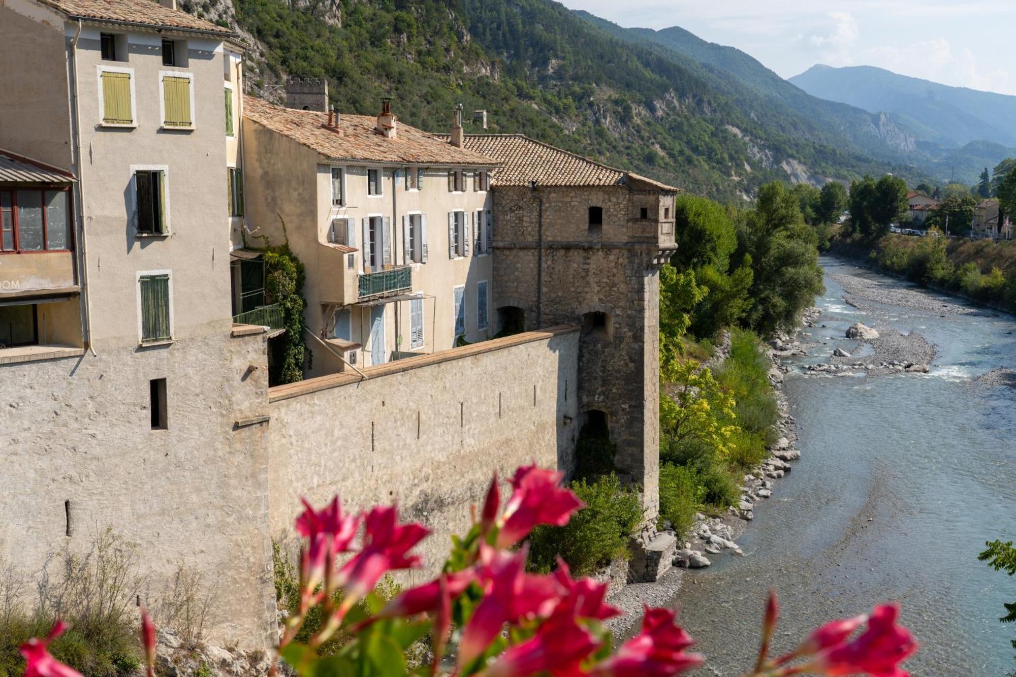 L'Orbitelle Lägenhet Entrevaux Exteriör bild
